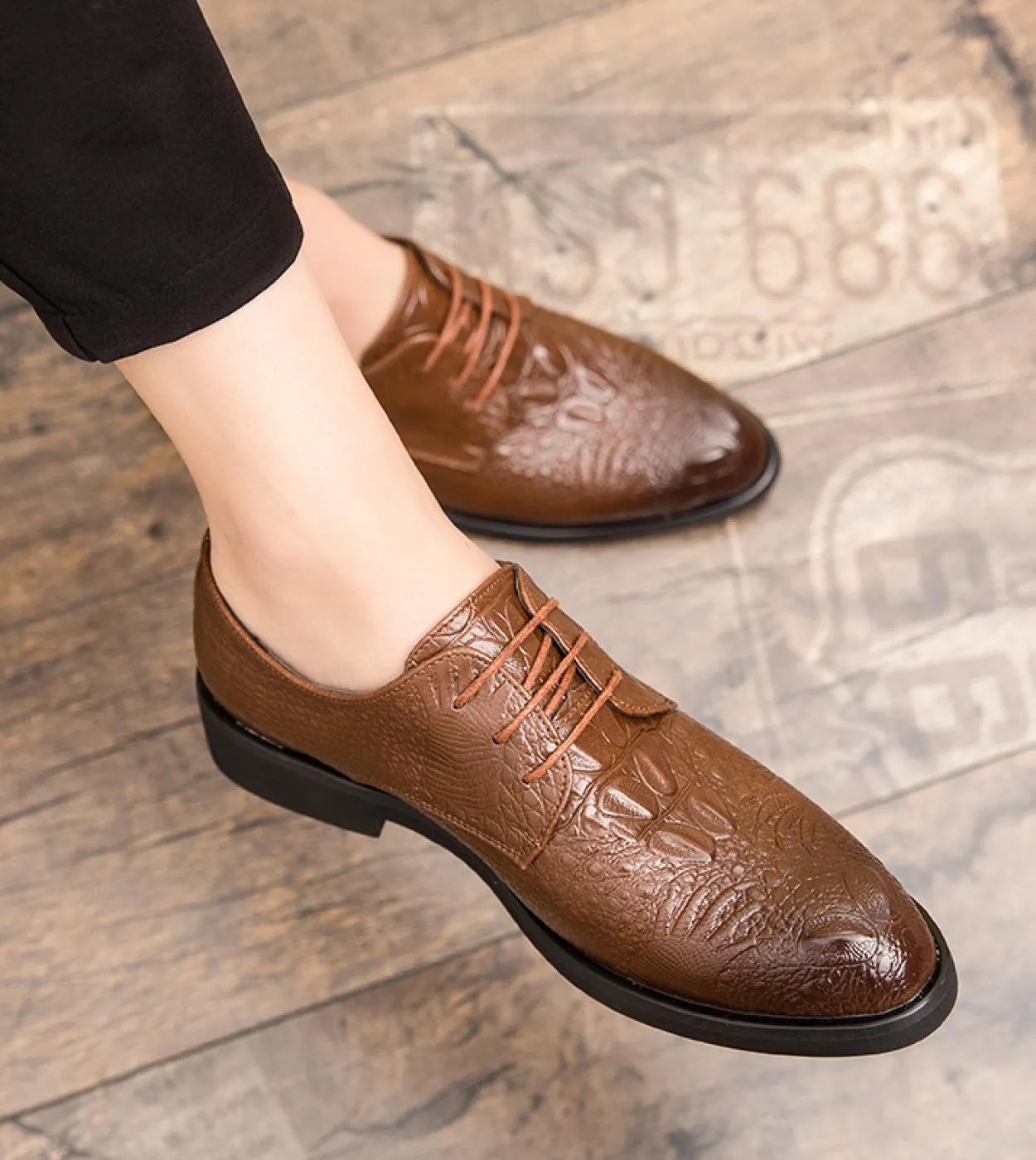 2023 nuove scarpe da uomo scarpe britanniche scarpe in pelle di coccodrillo scarpe da sposa uomo nero casual innalzamento britan