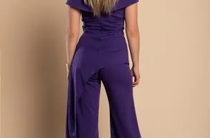 Elegante set composto da top e pantaloni asimmetrici, viola