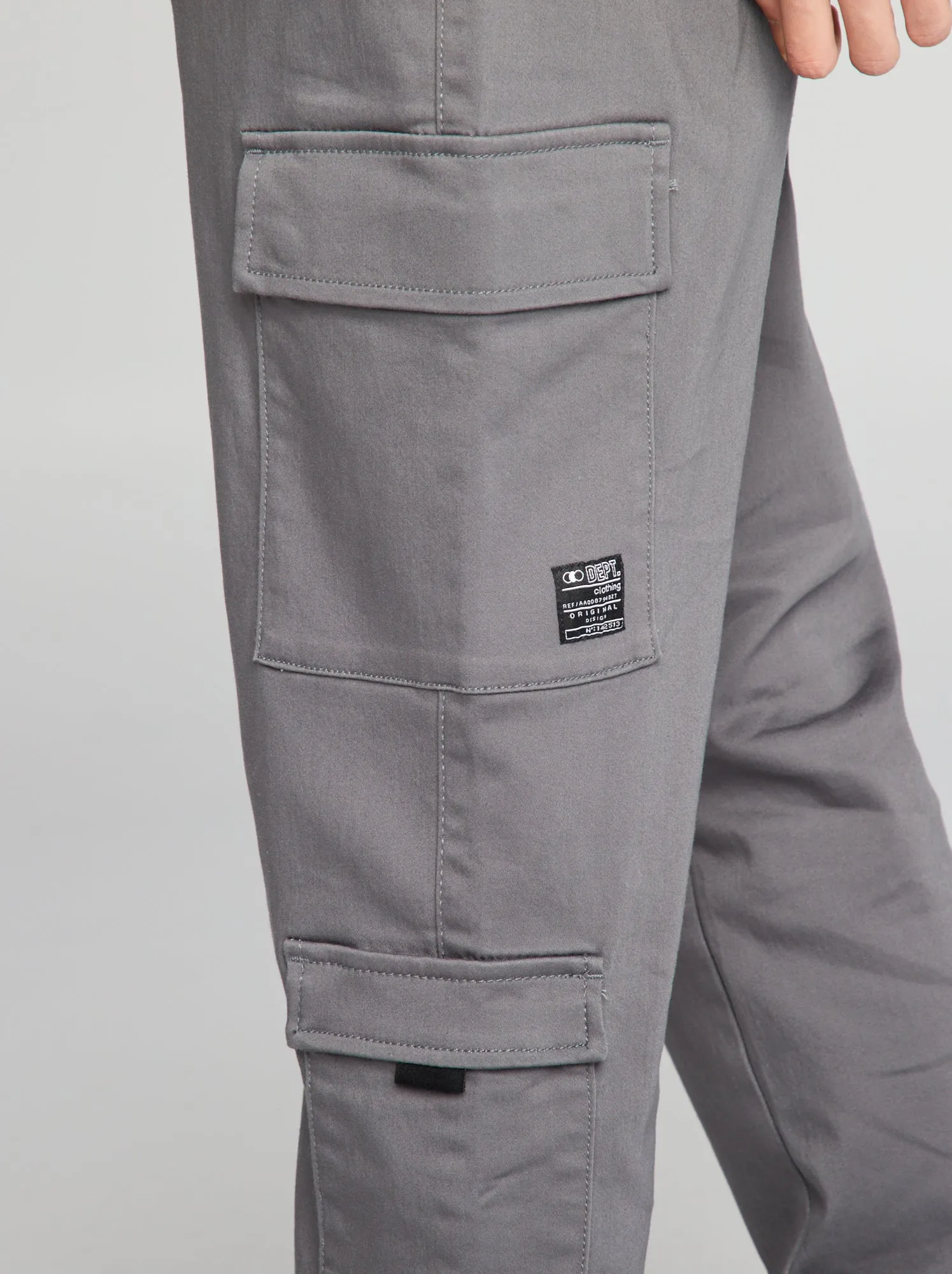 Pantaloni con tasche laterali - GRIGIO
