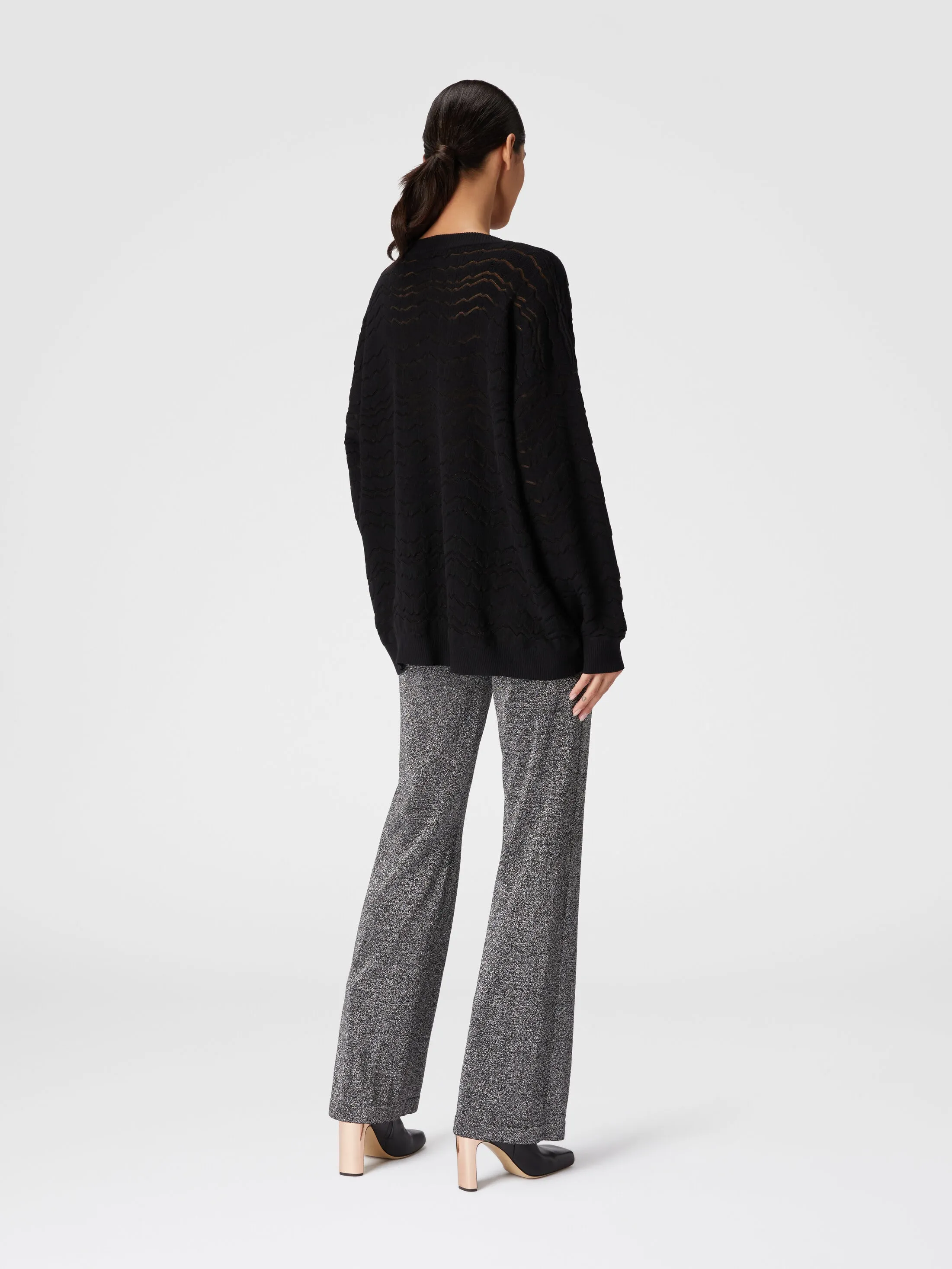 Pullover con scollatura a V e zig zag tono su tono