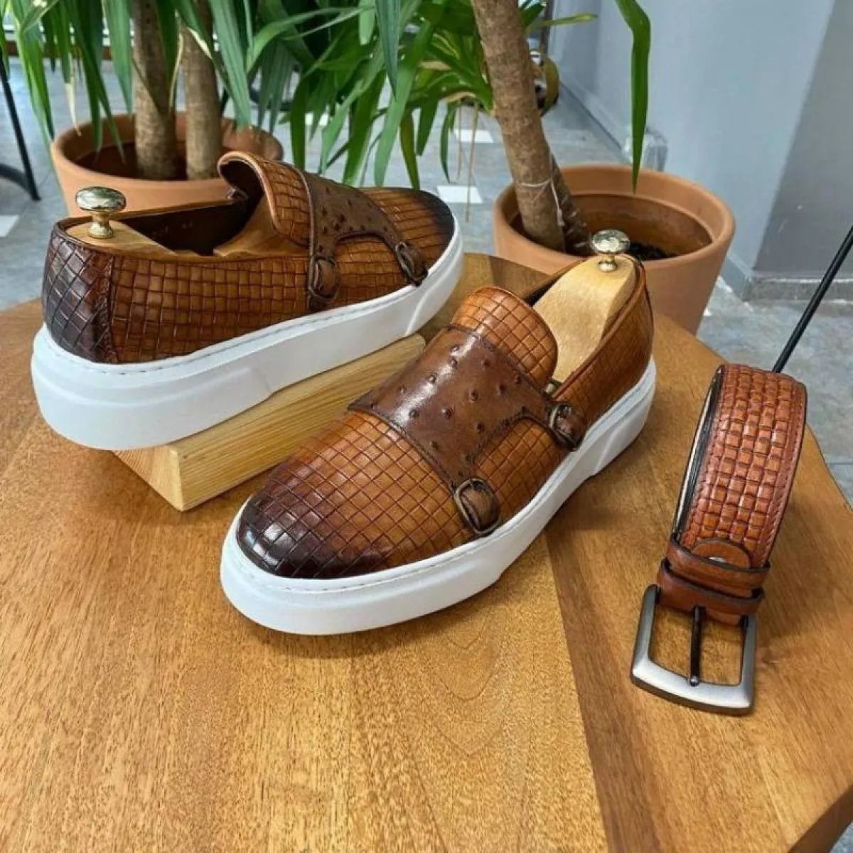 Scarpe sportive da uomo marroni Scarpe vulcanizzate casual Scarpe da monaco con doppia fibbia intrecciata nera Scarpe da uomo di