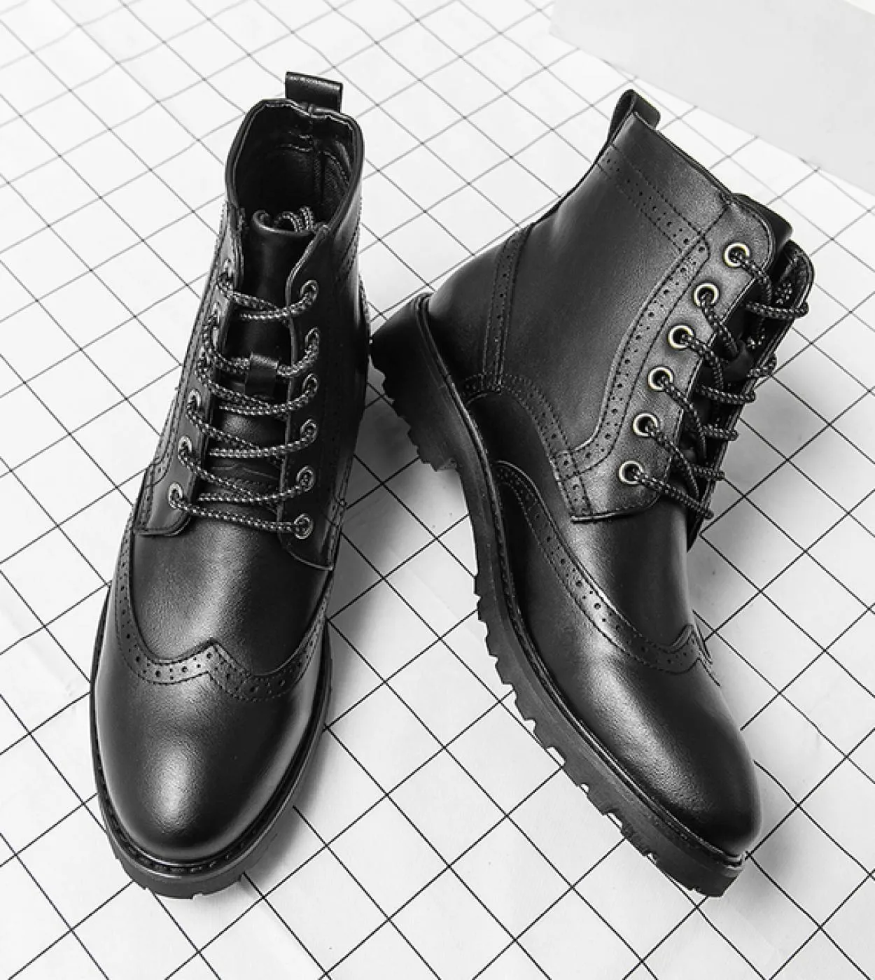 Stivali da uomo nuovi di primavera Scarpe in pelle di alta qualità per uomo Stivaletti fatti a mano con lacci Stivali militari S